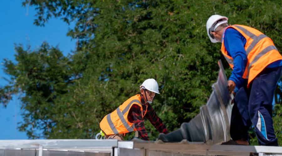 Professional gutter cleaning in Leroy, MI
